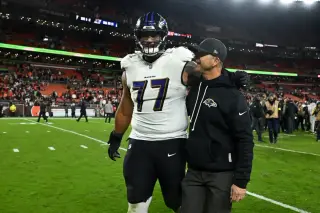 Giants land towering Faalele on a one-year deal to bolster the O-line