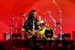 Karma Strikes Metallica as Hammett Takes a Stage-Dive After Swiftie Controversy