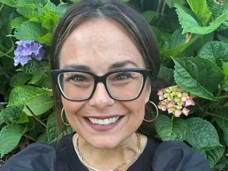Non-smoker mom battles stage 4 alk-positive lung cancer and thrives