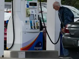 Trump slashes US fuel efficiency targets to 34.5 mpg, reversing Biden EV push