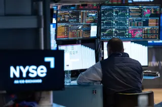 Tech Sell-Off Drags US Markets as Oil Spikes on Middle East Tensions