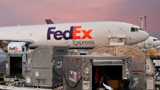 FedEx slides on policy headwinds despite solid earnings