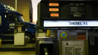 Trump Waives Federal Diesel Tax to Curb Record Fuel Costs