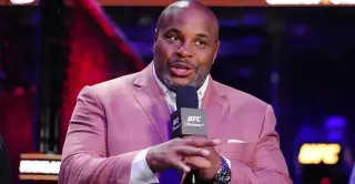 Money Motive Keeps American Wrestlers From MMA, Says Cormier