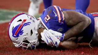 Bills' DJ Moore sidelined by shoulder injury in Lions game