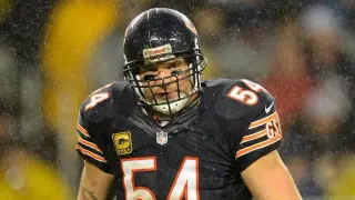 Urlacher Says Kaepernick's Kneel Would Have Broken His Bears Locker Room
