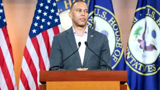 Moderate Democrats Break with Jeffries to Help GOP Move Russia Sanctions Rule