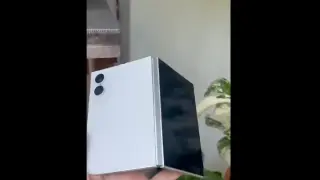 Wide Fold 8 Emerges in the Wild, Hinting at a More Compact Foldable