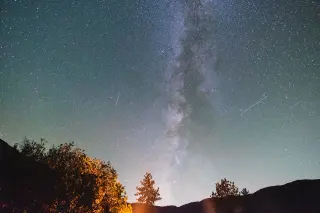 October 2026 Sky Guide: Saturn Opposition, Orionids, and Lunar Alignments
