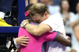 Tiafoe rallies from two sets down to reach U.S. Open semis, consoling Michelsen with a bear hug