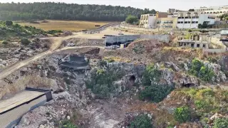 400,000-year-old Levant cave reveals surprising complexity of early pre-human camps