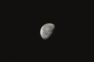Sunlight Turns Lunar Soil Into Oxygen and Fuel in Lab Demonstration