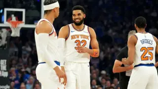 LeBron James Debuts in 24th Season Against Champion Knicks at MSG