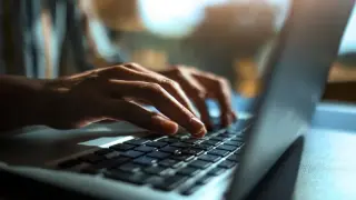 Should You Upload Your Medical Data to AI Health Tools? Privacy, Accuracy, and Practical Advice