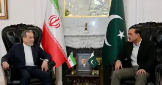 Iran broadens push for Hormuz deal, stalls nuclear talks to win regional support