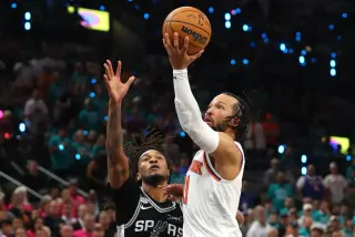Knicks edge Spurs in Game 1 as Brunson carries through injury trouble