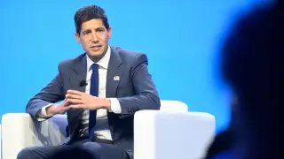 Warsh Withholds Rate Hints Amid Inflation Surge and AI Boom