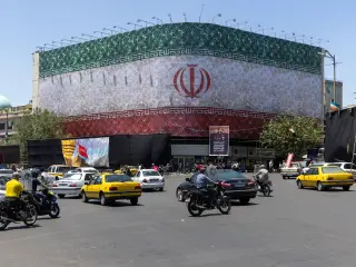 Wages Won’t Buy a Car: Iran’s Pricey Domestic Market Widening the Cost‑of‑Living Gap