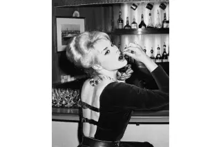 Elke Sommer, Golden Globe-Winning Star of 'The Prize' and 'A Shot in the Dark,' Dies at 85