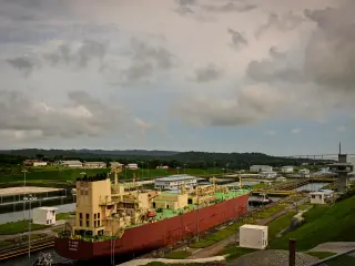 El Niño drought tightens the Panama Canal, pushing up shipping costs