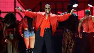 Usher Renews Onstage Etiquette With Clear Warning After Gabrielle Cheyenne Moment