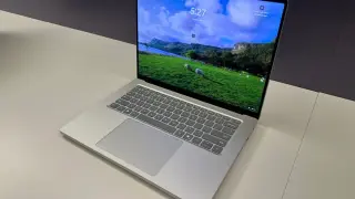 Microsoft Unveils Dual-Tier Surface Laptop Ultra to Challenge Apple’s MacBook Pro