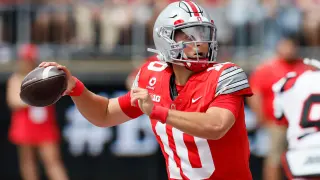 Texas-Ohio State Showdown: Dimers’ 10,000 Simulations Hint at Narrow Longhorn Edge