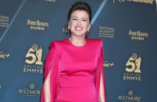 Kelly Clarkson Condemns Brooklyn Retailer for 'Pretty Woman' Style Profiling