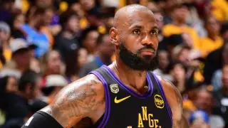 Amtrak Pitches LeBron for NYC–Philly Commute to 76ers