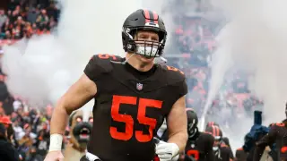 Ravens add veteran center Pocic on one-year pact