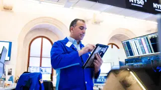 Markets Rebound as AI Debt Fears and Geopolitical Oil Risks Collide