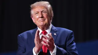 Putin offers mediation as Trump weighs pre-midterm strikes on Iran