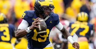 Underwood Sparks Michigan in 17-10 Upset of Oklahoma
