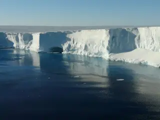 Tropical Ocean Warming Triggered Record 695 Billion-Ton Ice Gain in East Antarctica