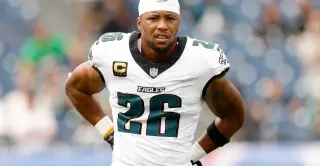 Barkley Returns After Stinger in Eagles-Titans Week 2