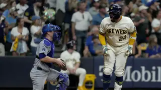 Brewers' Soft-Contact Offense and Flawless Bullpen Force Dodgers to Elimination Spot