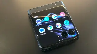 Crystal-clad Razr 2026 undercuts the Z Flip 8 with a $900 sparkle edition