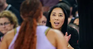 Valkyries clinch first playoff series as coach Nakase collapses then returns to lead 16-point comeback