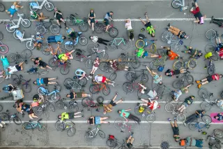 Bike Advocates Rally for Safer Chicago Streets After Riley O’Neil’s Death