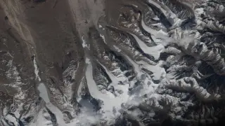 ISS view captures Himalayan glaciers cascading toward the Tibetan Plateau