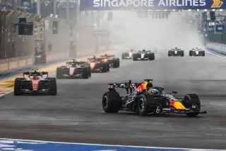 Verstappen Takes Singapore Pole as Russell Grid Penalty Ends Title Bid