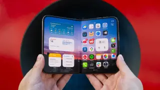 iPhone Duo Review: Premium Hardware Meets Software Growing Pains