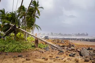 Hurricane Lowell Leaves Kauaʻi with Flooded Roads and Power Outages
