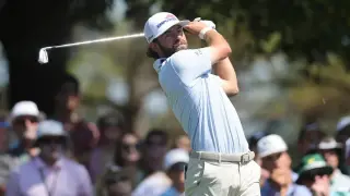 Young Rises to Tie for Masters Lead as McIlroy's Big Advantage Ebbs at Augusta