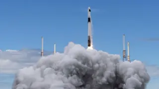 Trump’s August Disclosure Reveals $5M SpaceX Bond Buy Days Before Space Policy