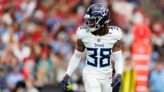 Chiefs Bring Back Sneed, Reunite with KC