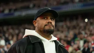 Bay Munich manager Kompany hospitalized after collapsing during second-team training