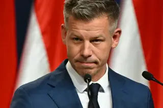 Incoming Hungary PM Alleges Orbán-Linked Oligarchs Are Fleeing with Billions