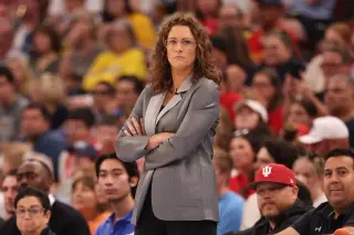 Fever fans flip boos into cheers for Stephanie White after win over Wings