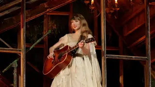 Taylor Swift Sparks a Country Radio Comeback With New Single